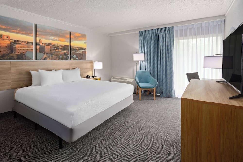 Days Inn by Wyndham Ann Arbor interior in Ann Arbor, MI — gallery photo 2