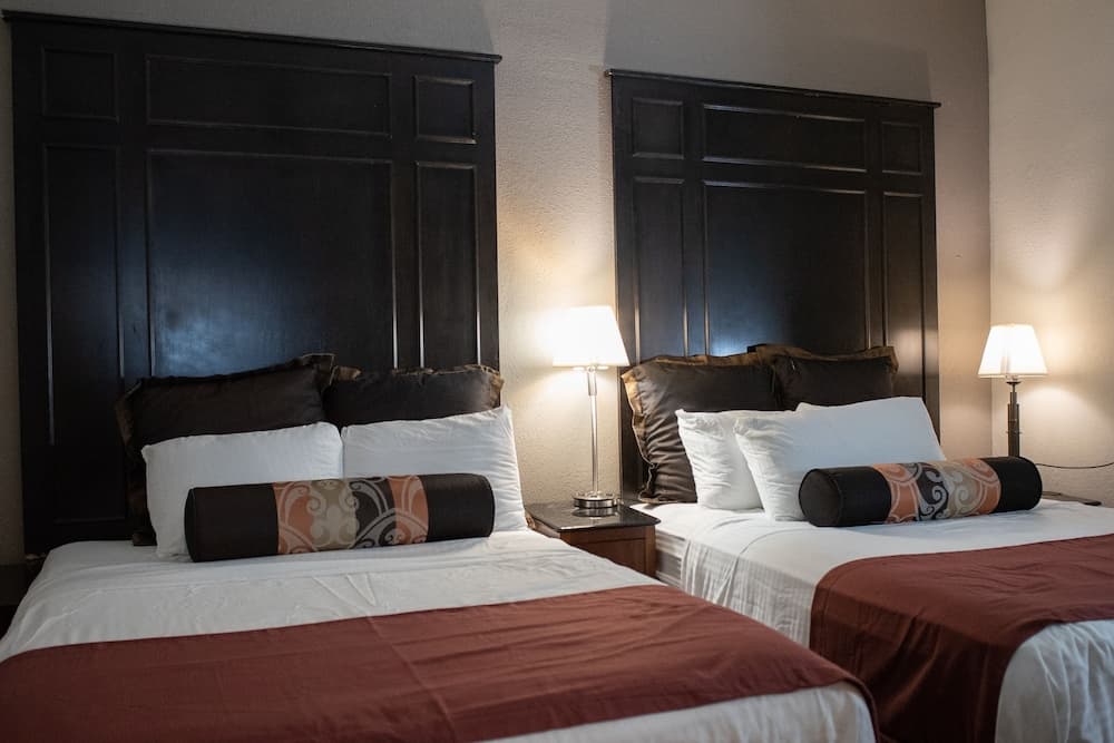 Hotel Chataura gallery photo in Dearborn, MI — image 21