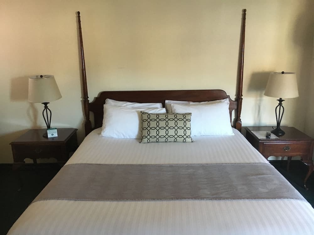 Hotel St. Lauren interior in Avalon, CA — gallery photo 2