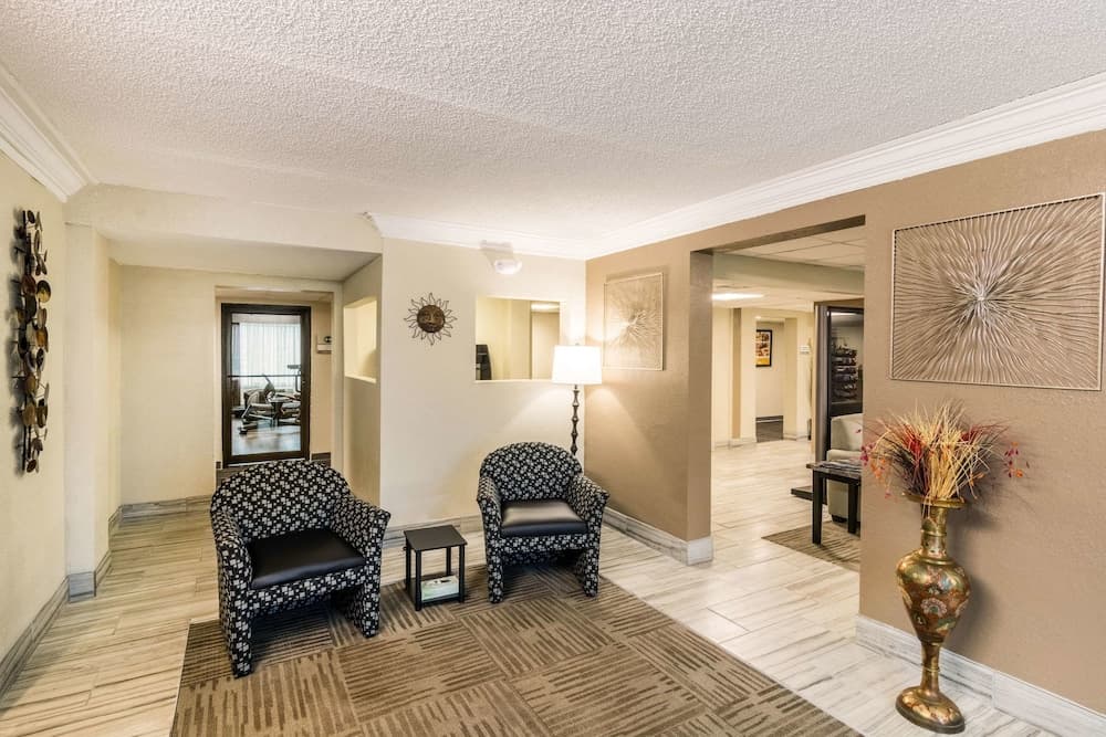 Quality Inn Pensacola North interior in Pensacola, FL — gallery photo 2