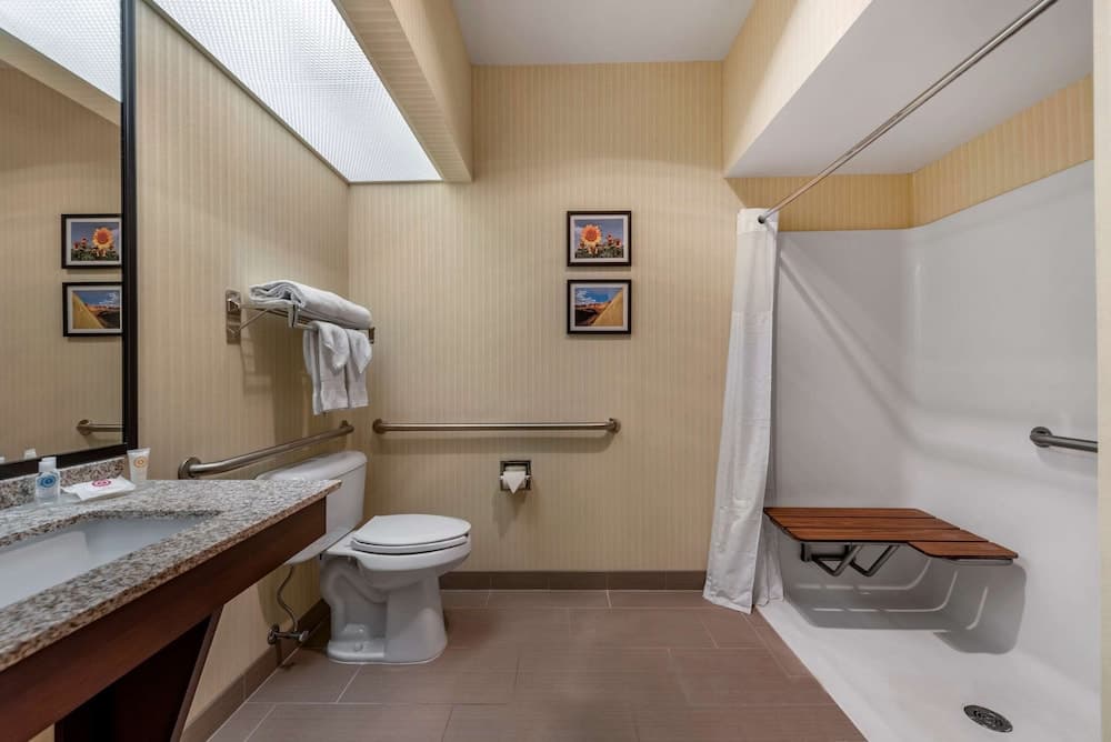 Comfort Inn & Suites Warsaw near US-30 gallery photo in Warsaw, IN — image 36