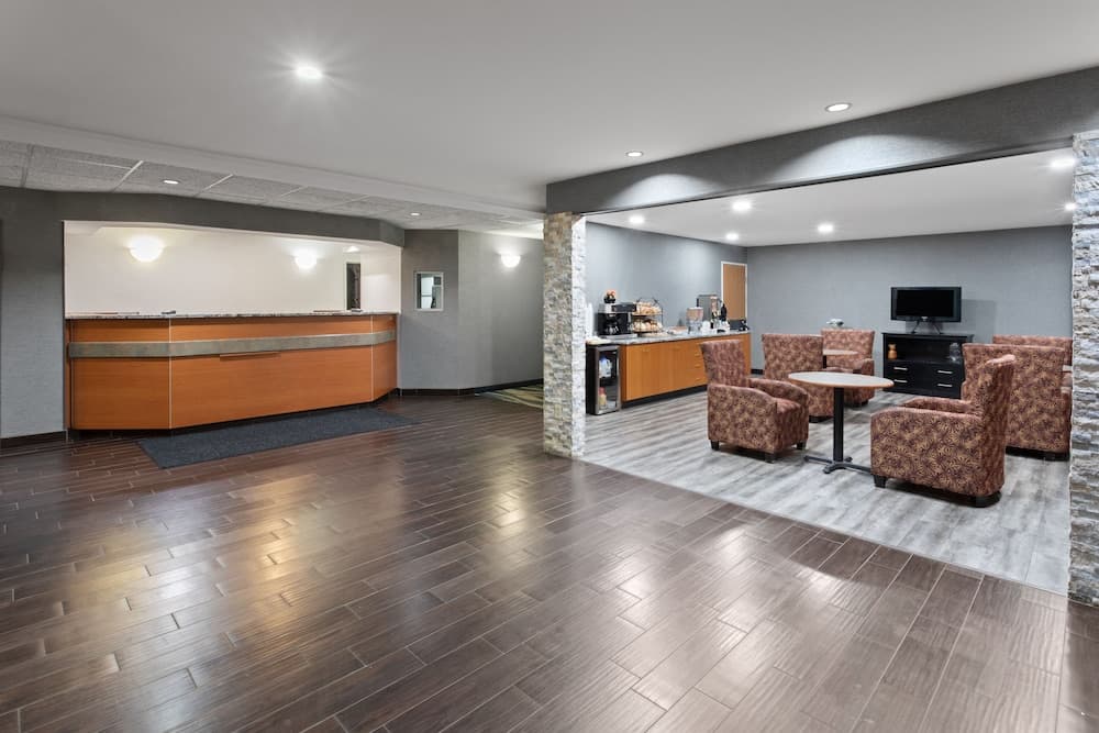 Americas Best Value Inn & Suites Racine gallery photo in Mount Pleasant, WI — image 18