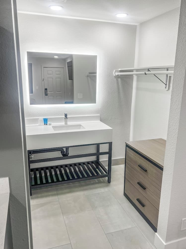 Value Suites Extended Stay property views in Sacramento, CA — gallery photo 3