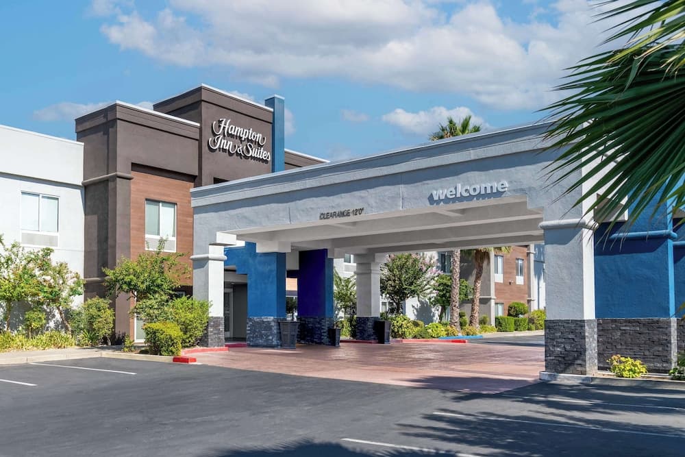 Hampton Inn & Suites Sacramento-Cal Expo featured exterior or lobby in Sacramento, CA — similar hotel