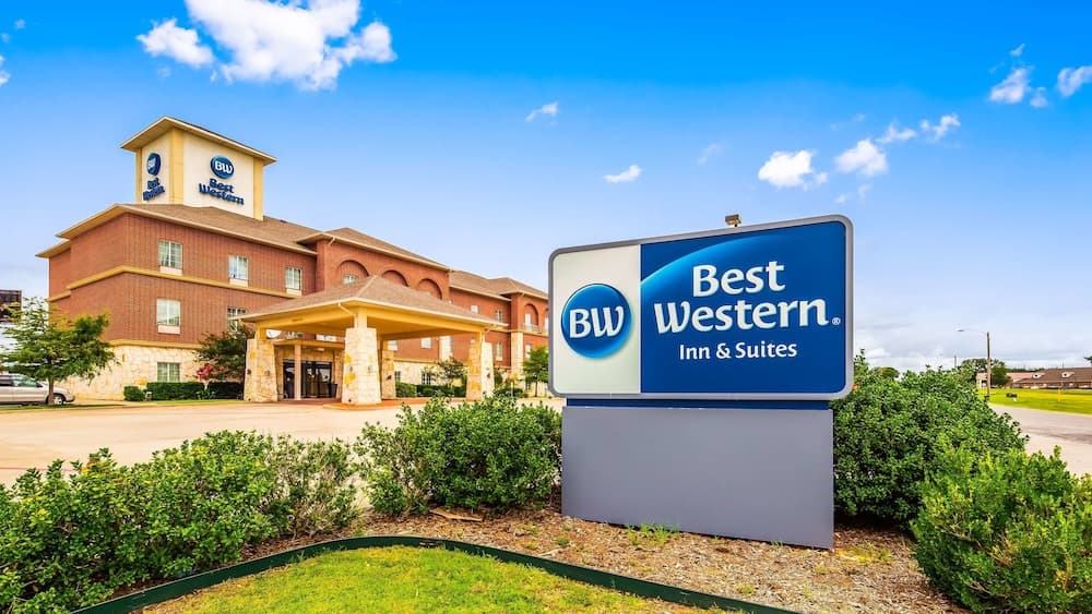 Best Western Red River Inn & Suites featured exterior or lobby in Thackerville, OK — similar hotel