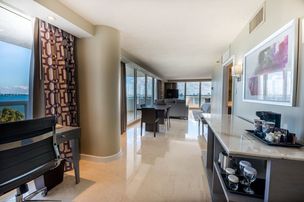 DoubleTree by Hilton Grand Hotel Biscayne Bay interior in Miami, FL — gallery photo 2