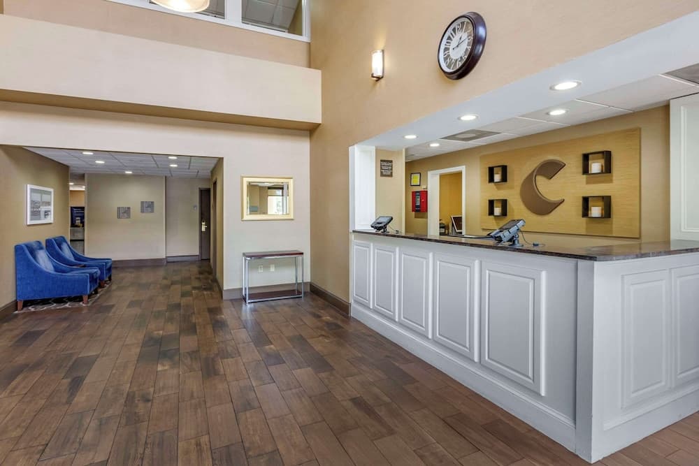 Comfort Suites interior in Conway, SC — gallery photo 2