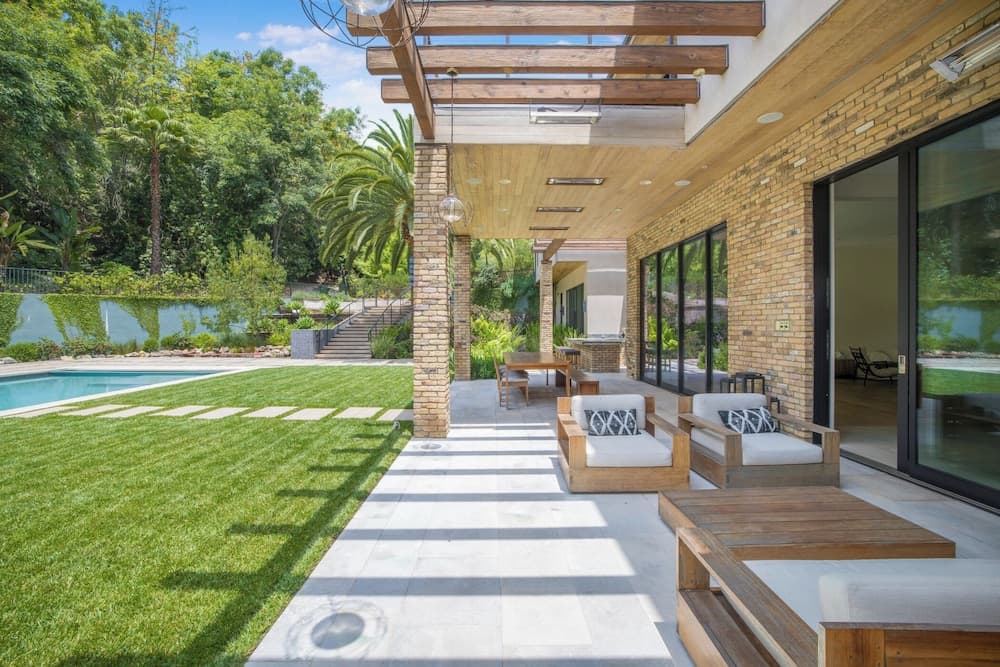 Bowmont - Resort-style Beverly Hills Escape w/ Pool, Garden and Privacy property views in Beverly Hills, CA — gallery photo 3