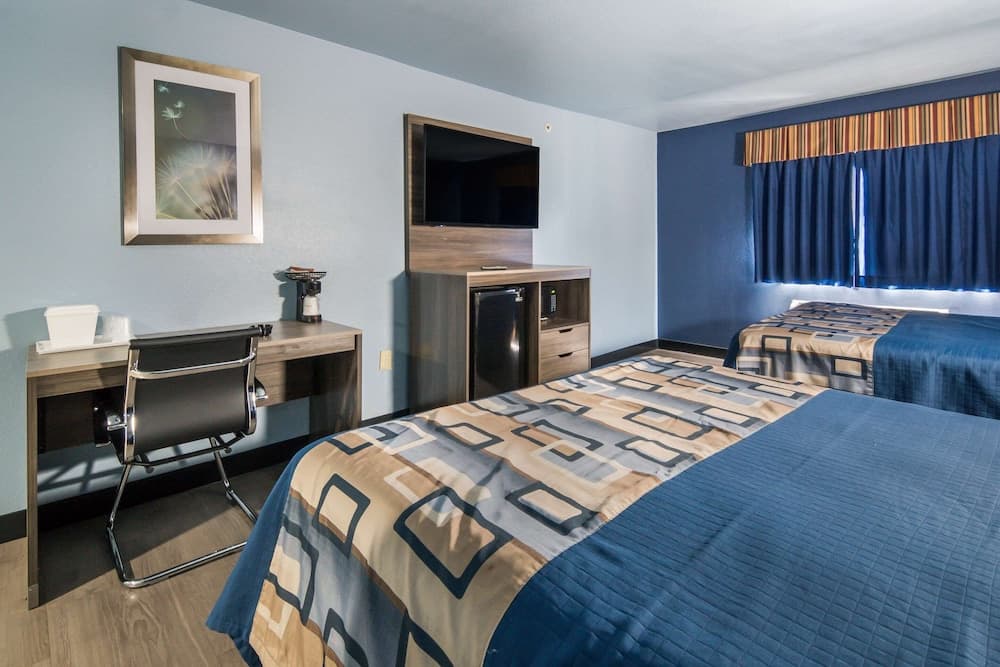 Rodeway Inn Carrollton I-35E gallery photo in Carrollton, TX — image 28