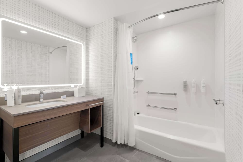 Hampton Inn & Suites Corona, Ca gallery photo in Corona, CA — image 45