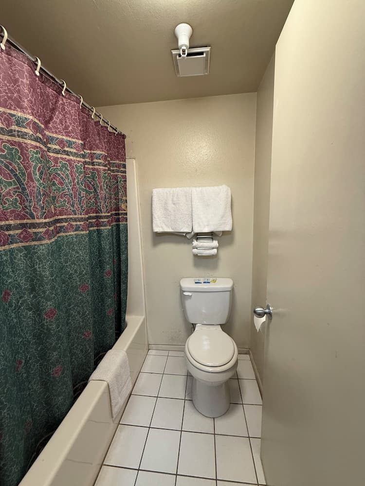 New Budget Inn gallery photo in Victorville, CA — image 24