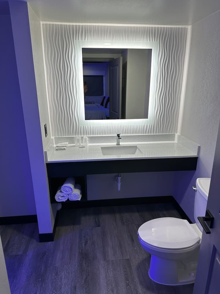 Imperial Suites gallery photo in Dearborn, MI — image 32