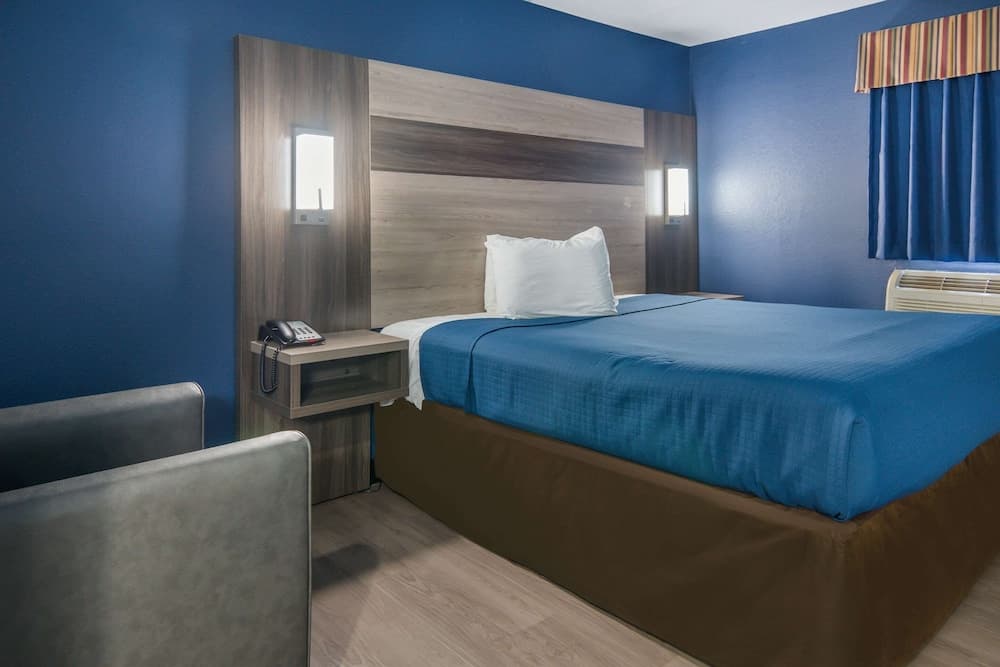 Rodeway Inn Carrollton I-35E gallery photo in Carrollton, TX — image 7