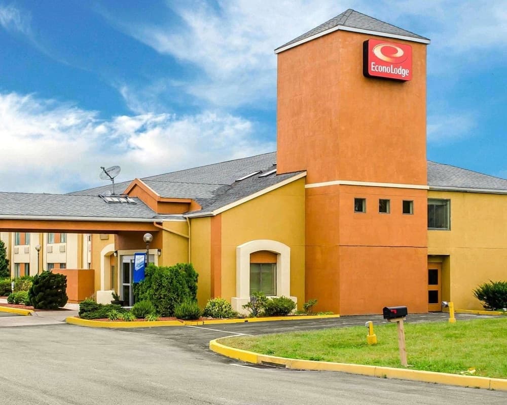 Econo Lodge Harrisburg - Hershey North featured exterior or lobby in Harrisburg, PA — similar hotel