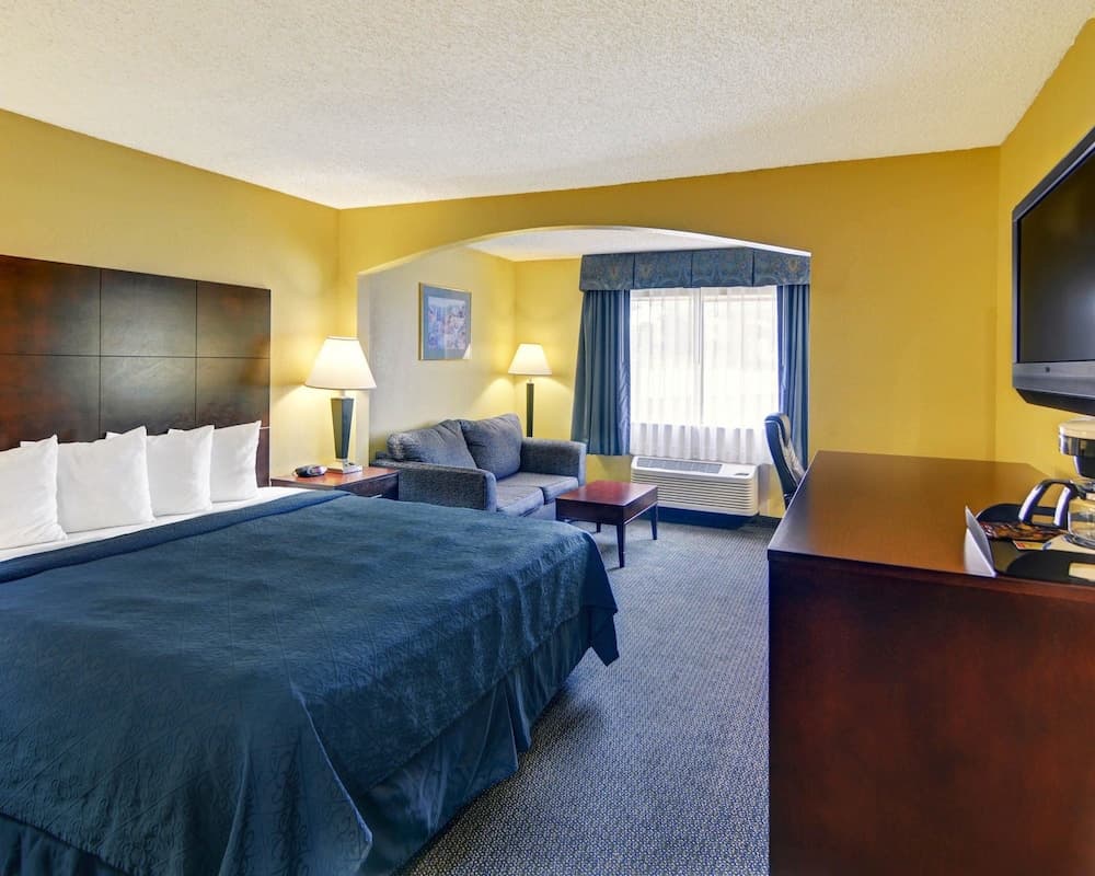Quality Inn & Suites Grand Prairie South gallery photo in Grand Prairie, TX — image 20