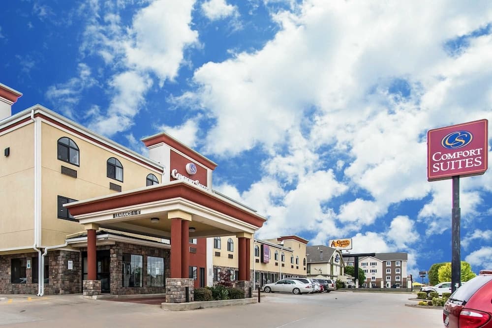 Comfort Suites Fairgrounds West interior in Oklahoma City, OK — gallery photo 2