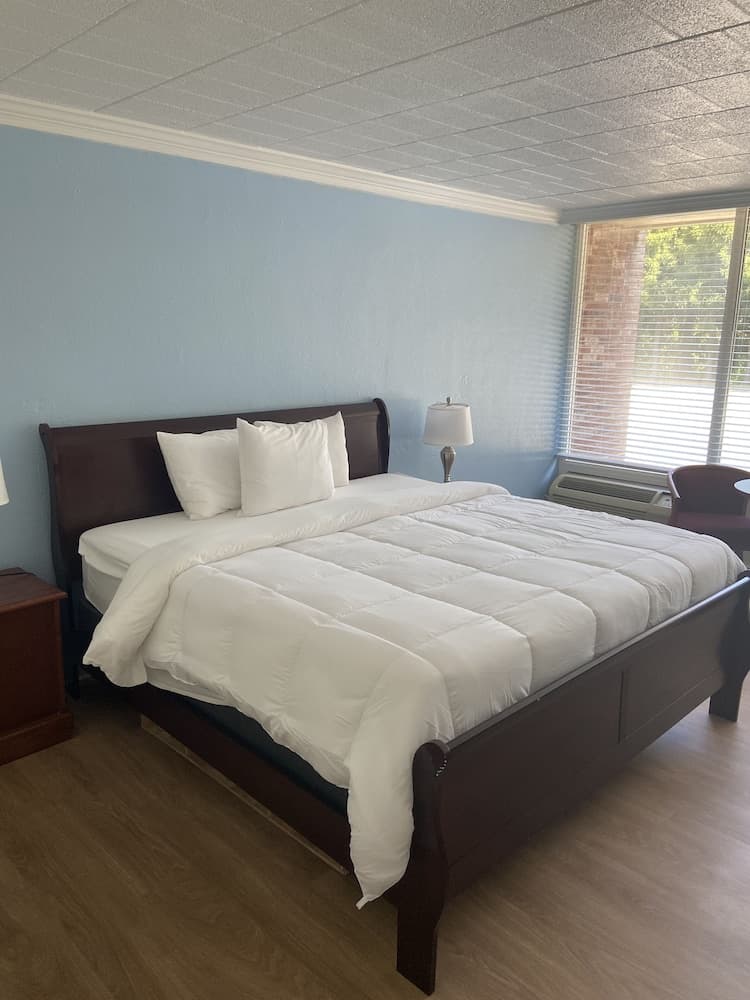 Ramada by Wyndham Butler/Tesla Biohealing Resort gallery photo in Butler, PA — image 22