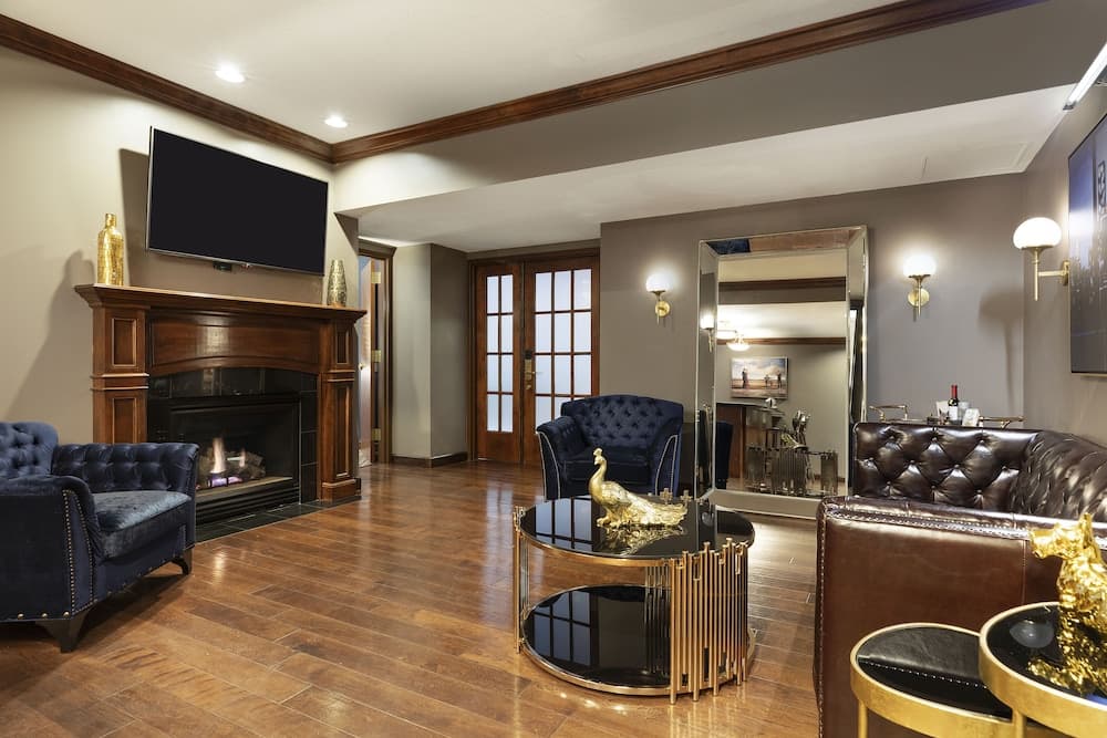 Des Lux Hotel gallery photo in Des Moines, IA — image 58