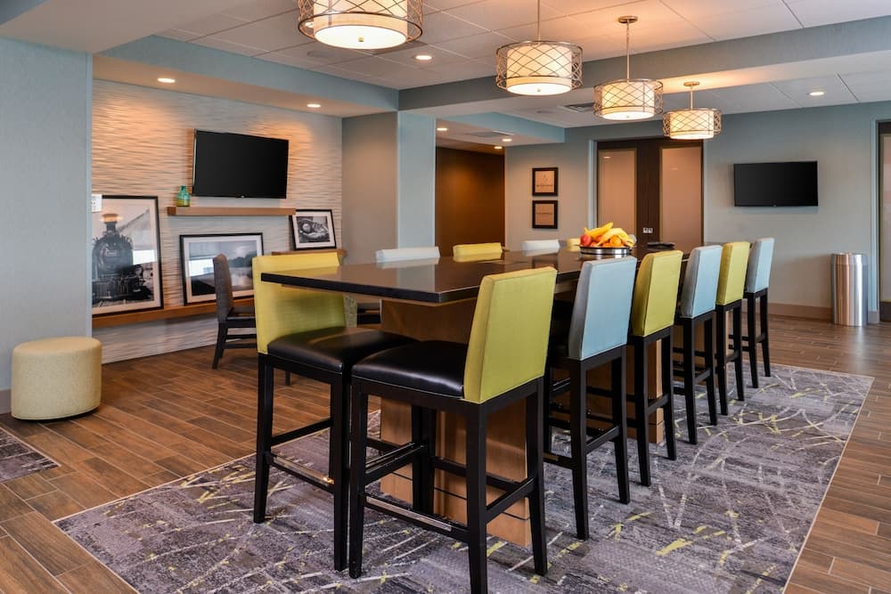 Hampton Inn Omaha Airport property views in Carter Lake, IA — gallery photo 3