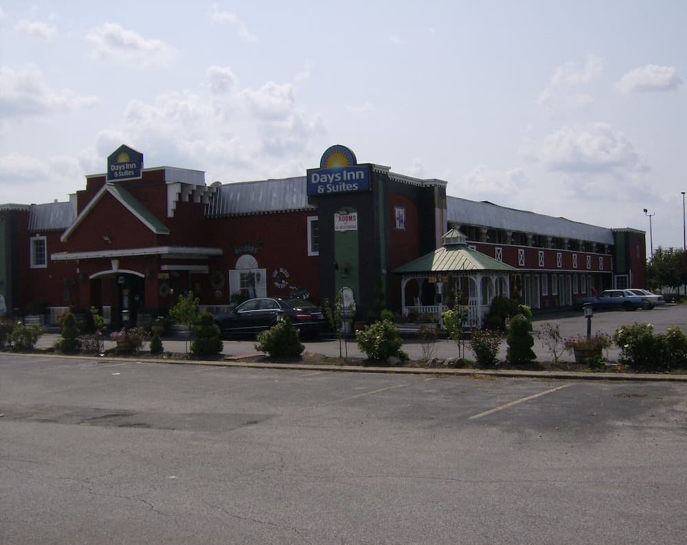 Days Inn & Suites by Wyndham Terre Haute — hotel in Terre Haute, Indiana