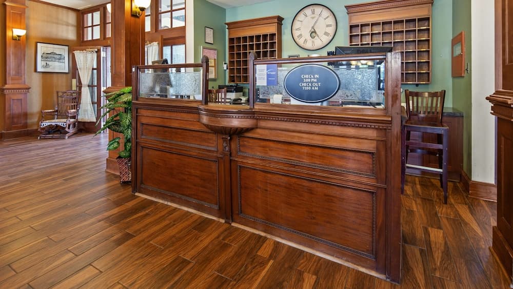 Best Western The Hotel Chequamegon interior in Ashland, WI — gallery photo 2