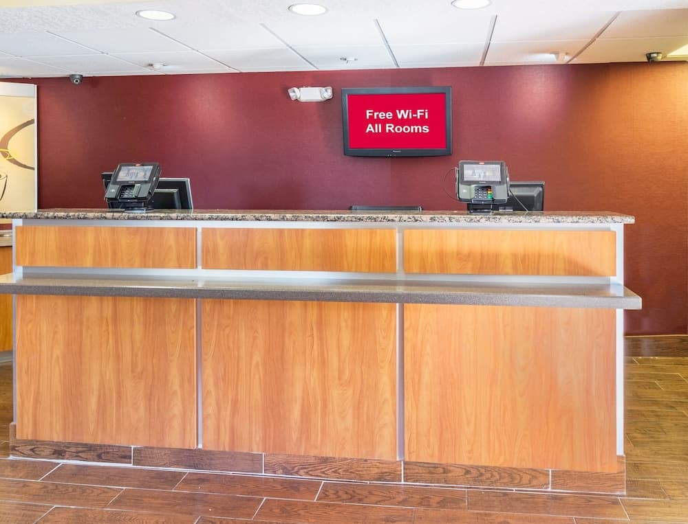 Red Roof Inn Jacksonville - Orange Park interior in Jacksonville, FL — gallery photo 2