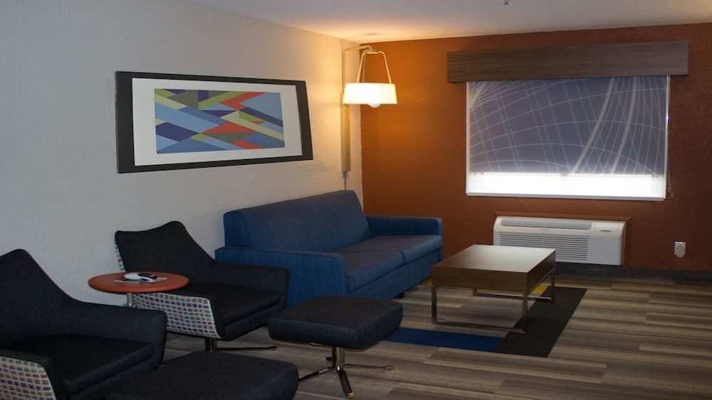 Holiday Inn Express Winfield by IHG gallery photo in Hurricane, WV — image 9