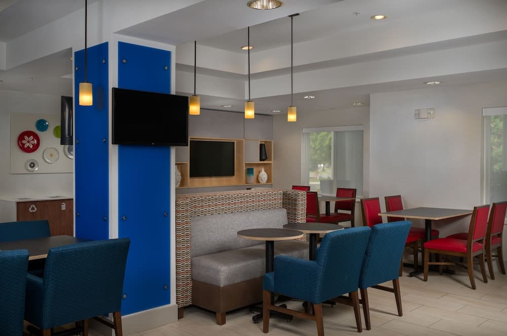 Holiday Inn Express Hotel & Suites Independence-Kansas City by IHG gallery photo in Independence, MO — image 9