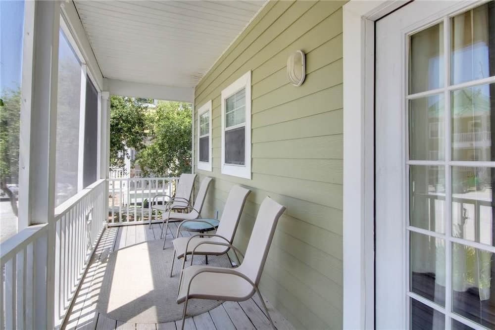 Purple Parrot Village property views in Pensacola, FL — gallery photo 3