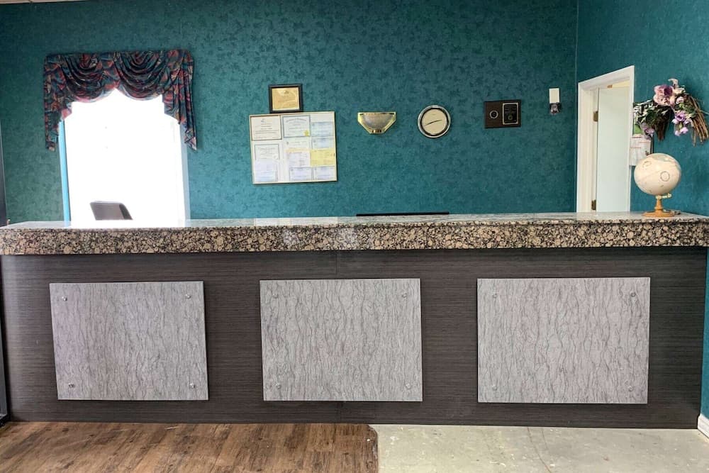 Super 8 by Wyndham Nashville Near Downtown / I-40 interior in Nashville, TN — gallery photo 2