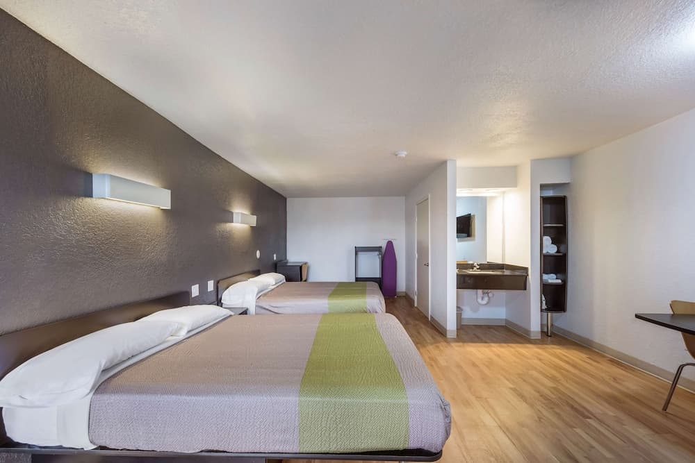 Studio 6 Irving, TX - Irving DFW Airport East — hotel in Irving, Texas
