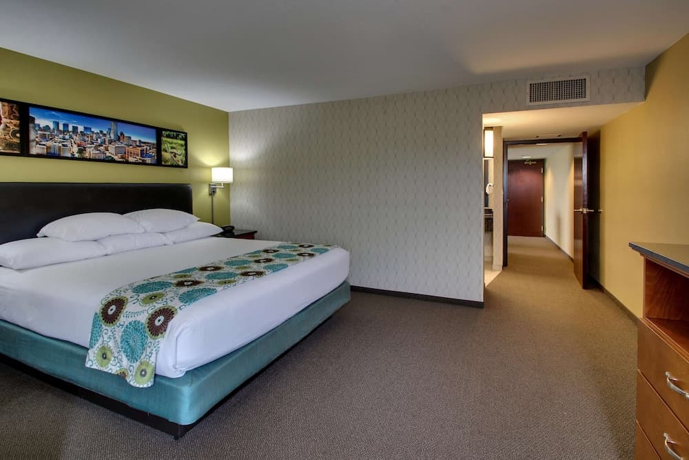 Heritage Inn & Suites The Woodlands, Trademark by Wyndham gallery photo in The Woodlands, TX — image 35