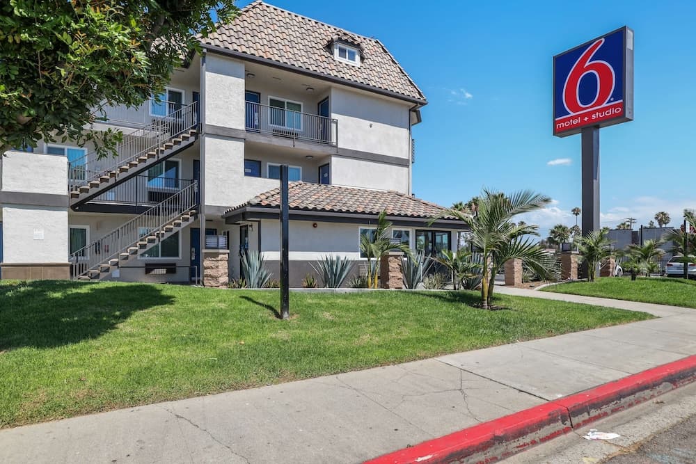 Studio 6 Suites Escondido, CA featured exterior or lobby in Escondido, CA — similar hotel