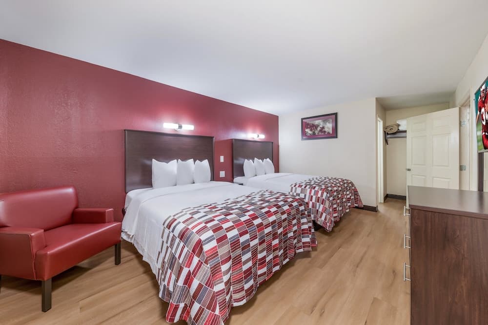 Red Roof Inn & Suites Denton gallery photo in Denton, TX — image 17