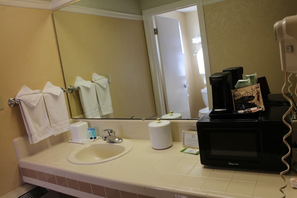 Laurel Inn Motel gallery photo in Salinas, CA — image 25