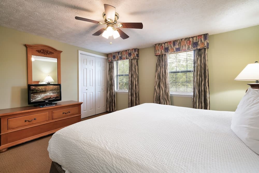 Mountain Meadows interior in Pigeon Forge, TN — gallery photo 2