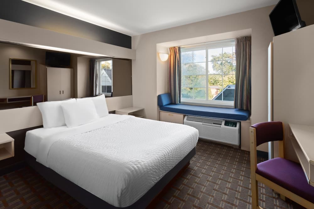 Americas Best Value Inn & Suites Racine gallery photo in Mount Pleasant, WI — image 25