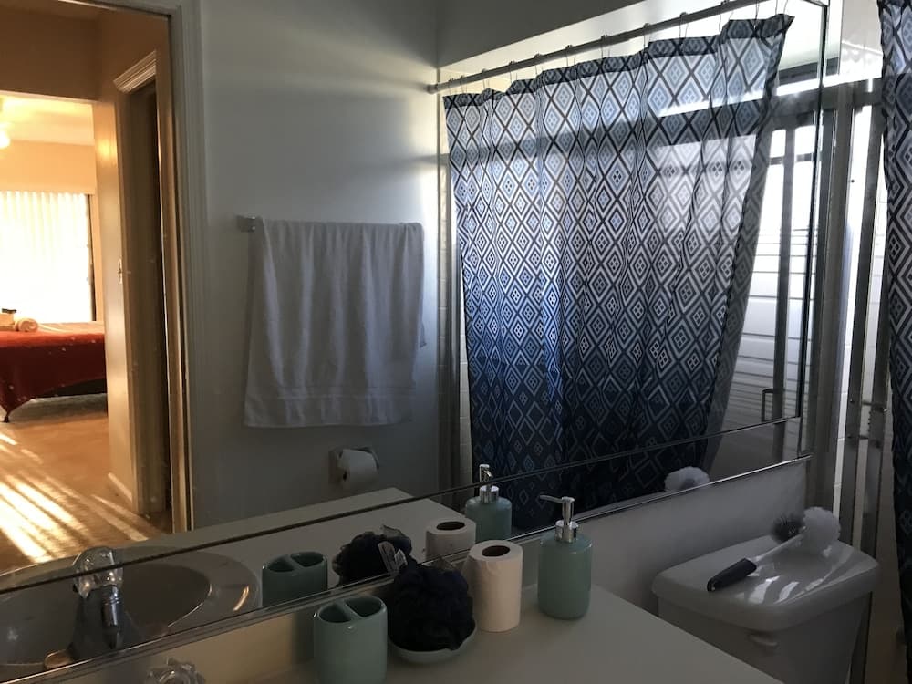 Cozy Guest House Florida Sunrise gallery photo in Sunrise, FL — image 13