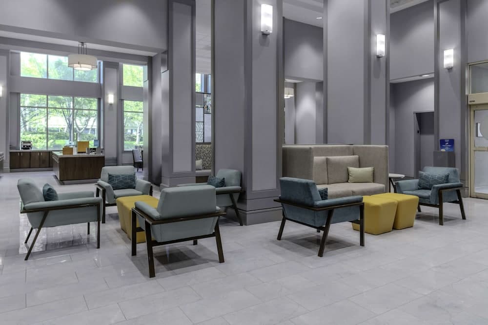 Hampton Inn & Suites Arlington Crystal City DCA interior in Arlington, VA — gallery photo 2