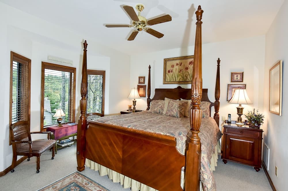 Chetola Premier Condominiums property views in Blowing Rock, NC — gallery photo 3