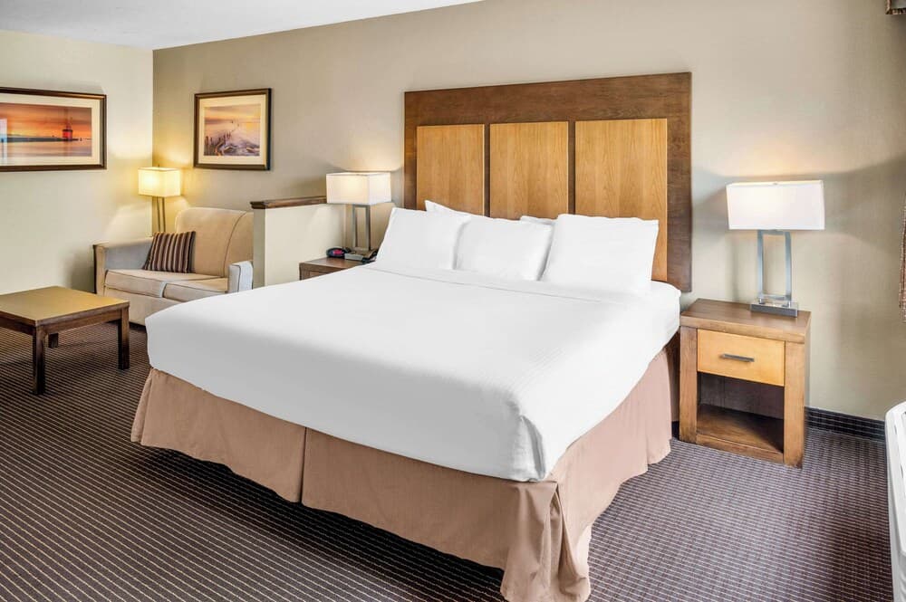 White Pines Inn & Suites gallery photo in Holland, MI — image 16
