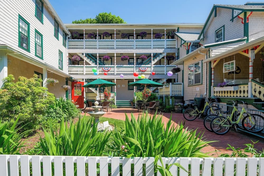 Pequot Hotel gallery photo in Oak Bluffs, MA — image 62