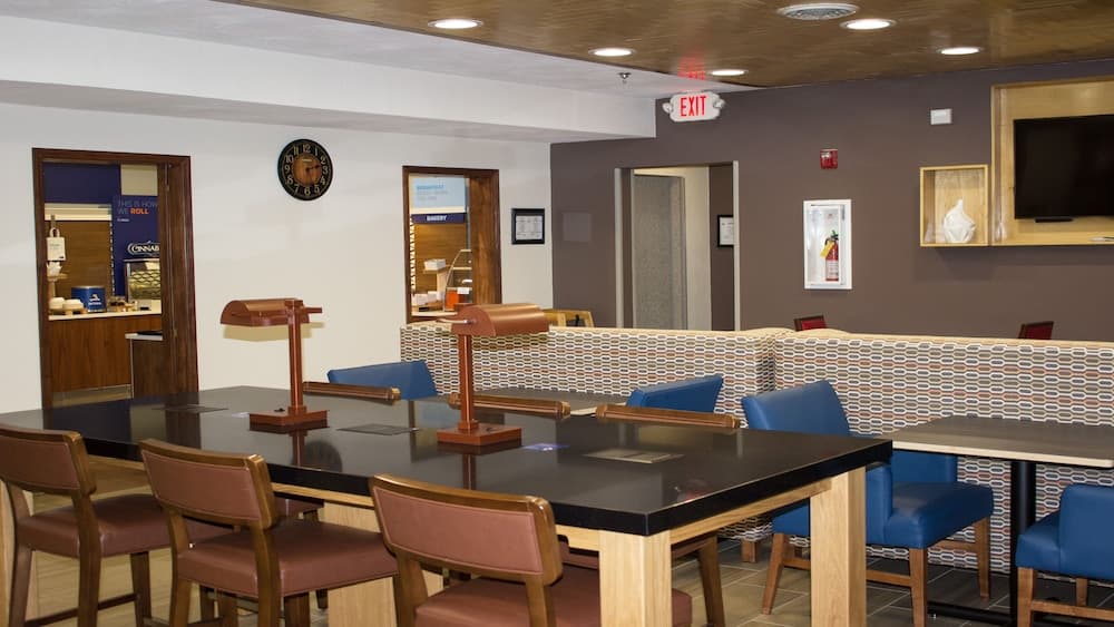 Holiday Inn Express Winfield by IHG gallery photo in Hurricane, WV — image 21
