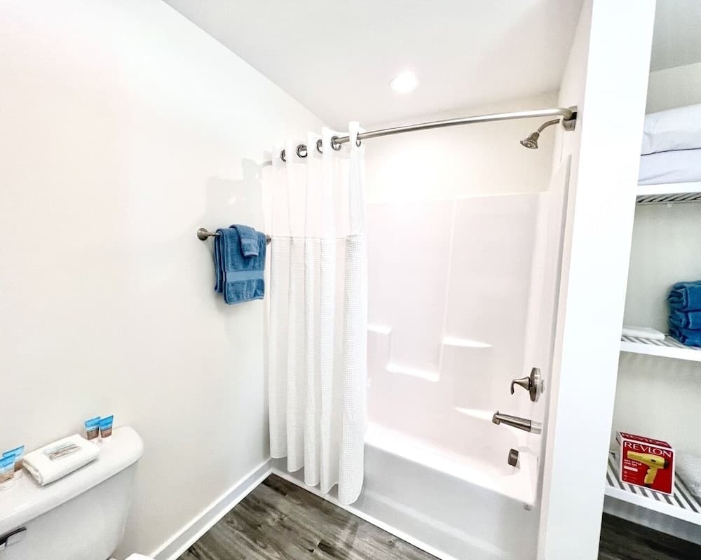 Saltwater Suites gallery photo in Holly Ridge, NC — image 64