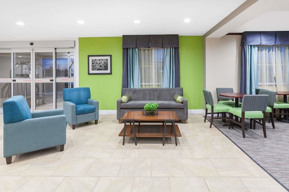 Baymont by Wyndham Midland Center property views in Midland, TX — gallery photo 3