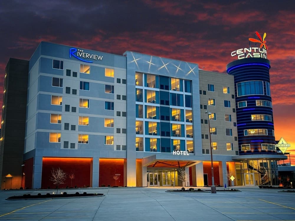 The Riverview featured exterior or lobby in Cape Girardeau, MO — similar hotel