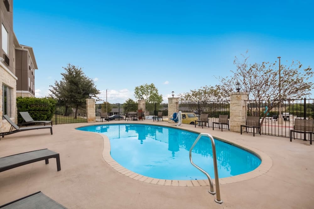 Best Western Plus Killeen/Fort Cavazos Hotel & Suites property views in Killeen, TX — gallery photo 3
