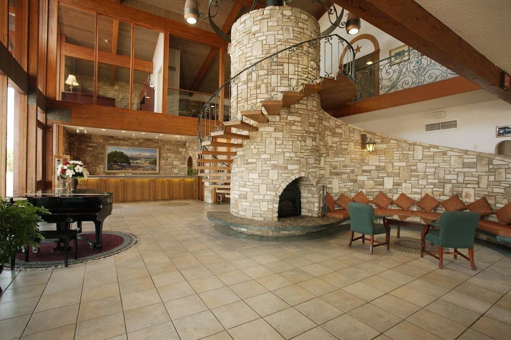 The Inn Of The Hills featured exterior or lobby in Kerrville, TX — similar hotel