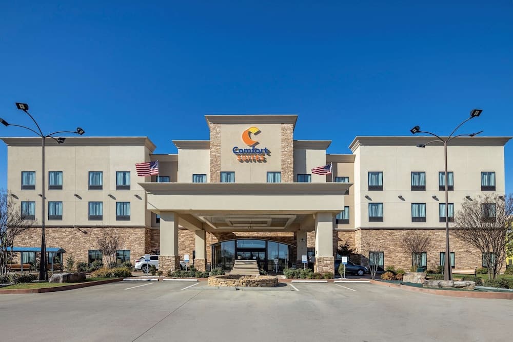 Comfort Suites Batesville featured exterior or lobby in Batesville, MS — similar hotel