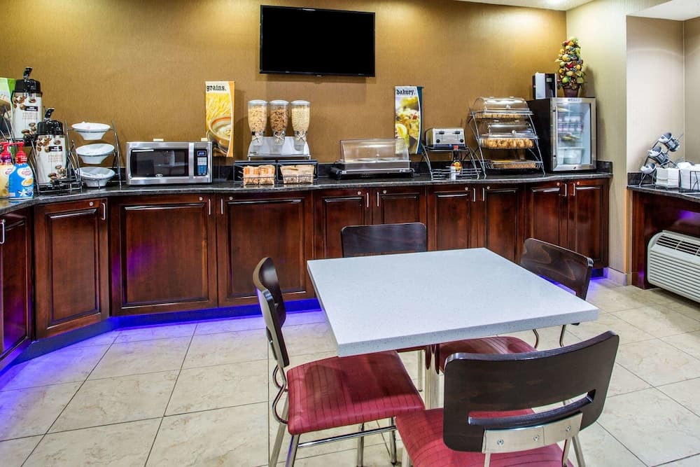 Microtel Inn & Suites by Wyndham Charleston WV gallery photo in South Charleston, WV — image 13
